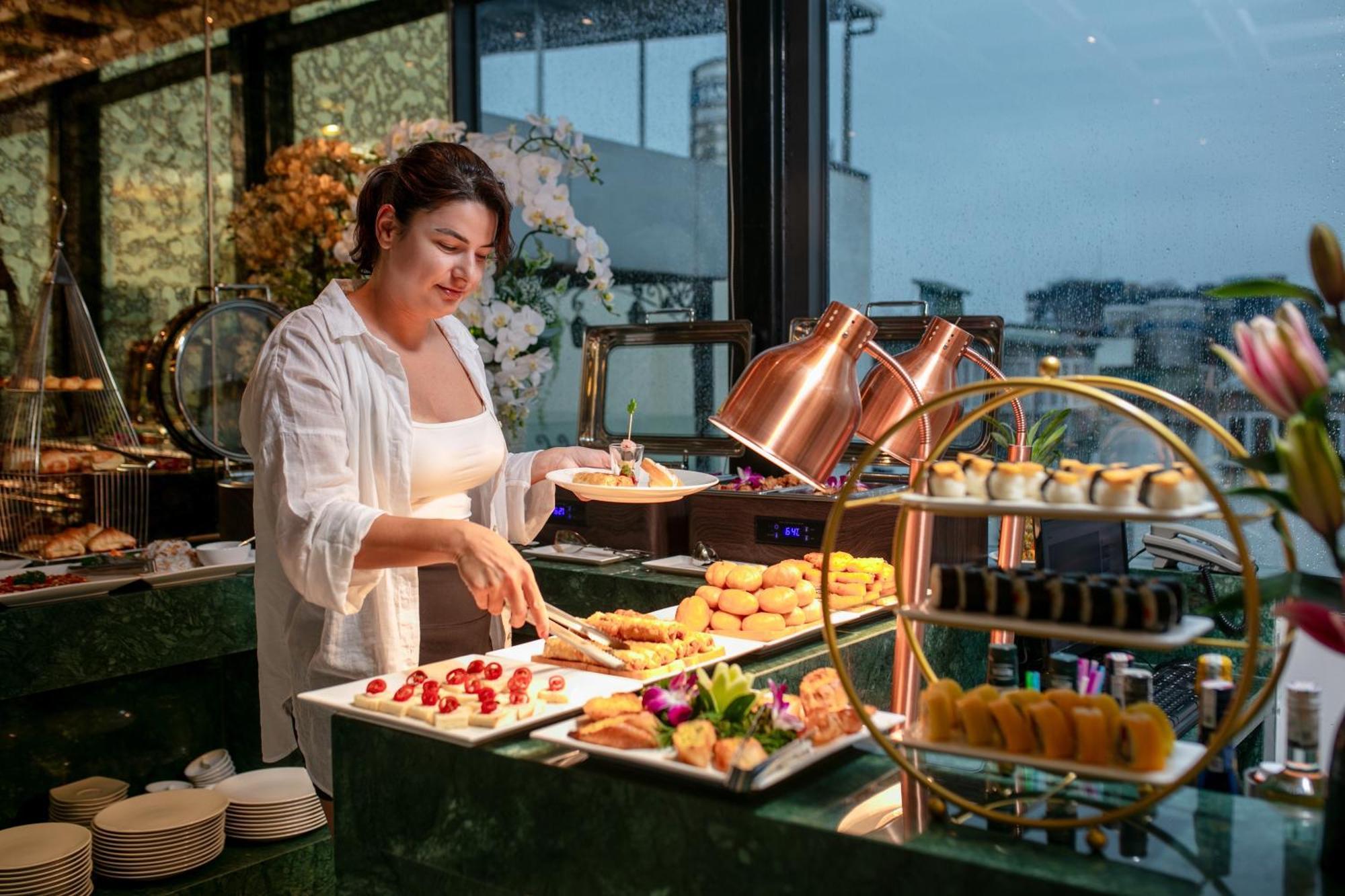 האנוי Le Premier Hotel & Rooftop Bar מראה חיצוני תמונה